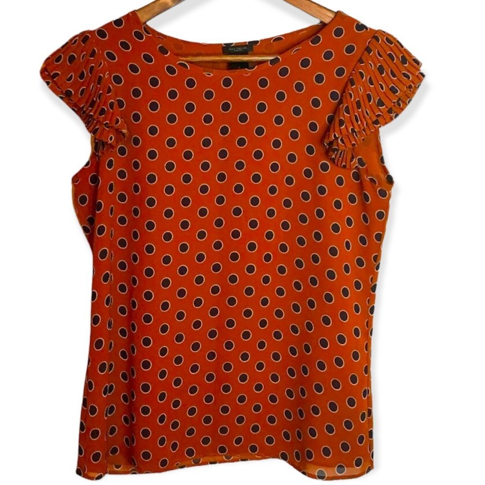 ANN TAYLOR | SIZE: XS | DEEP ORANGE/BLUE POLKA DOT BLOUSE/PLEATED SLEEVES